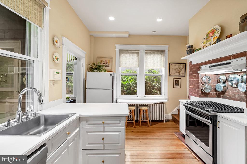 4 HILLSIDE ROAD