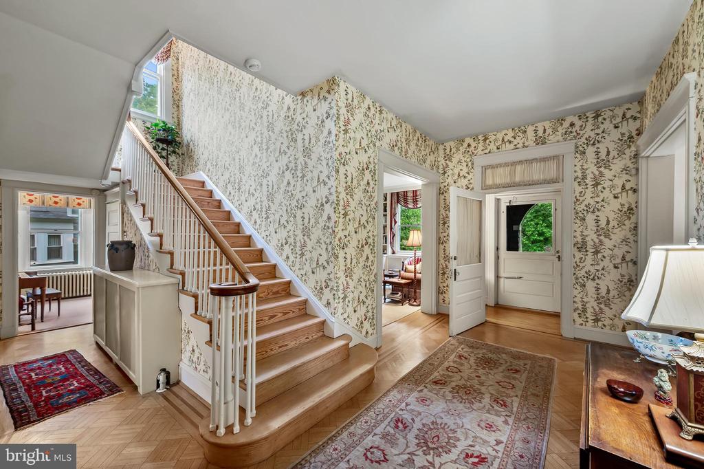 4 HILLSIDE ROAD