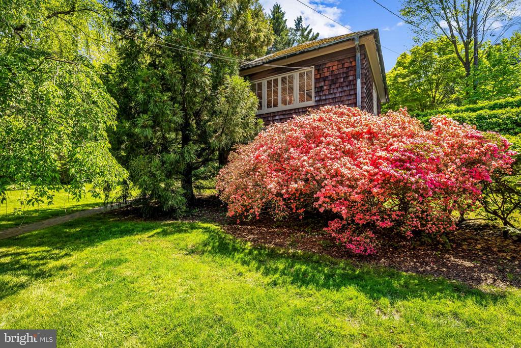 4 HILLSIDE ROAD
