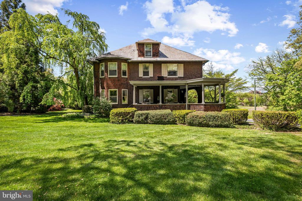 4 HILLSIDE ROAD