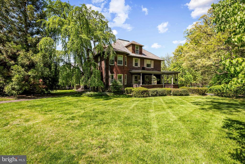 4 HILLSIDE ROAD