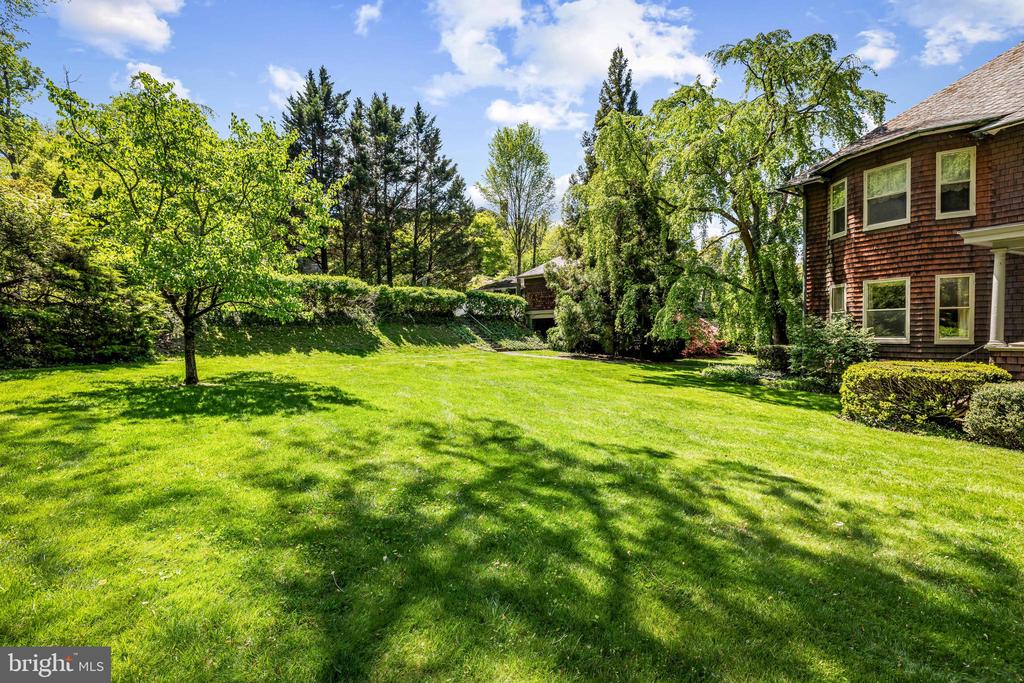 4 HILLSIDE ROAD