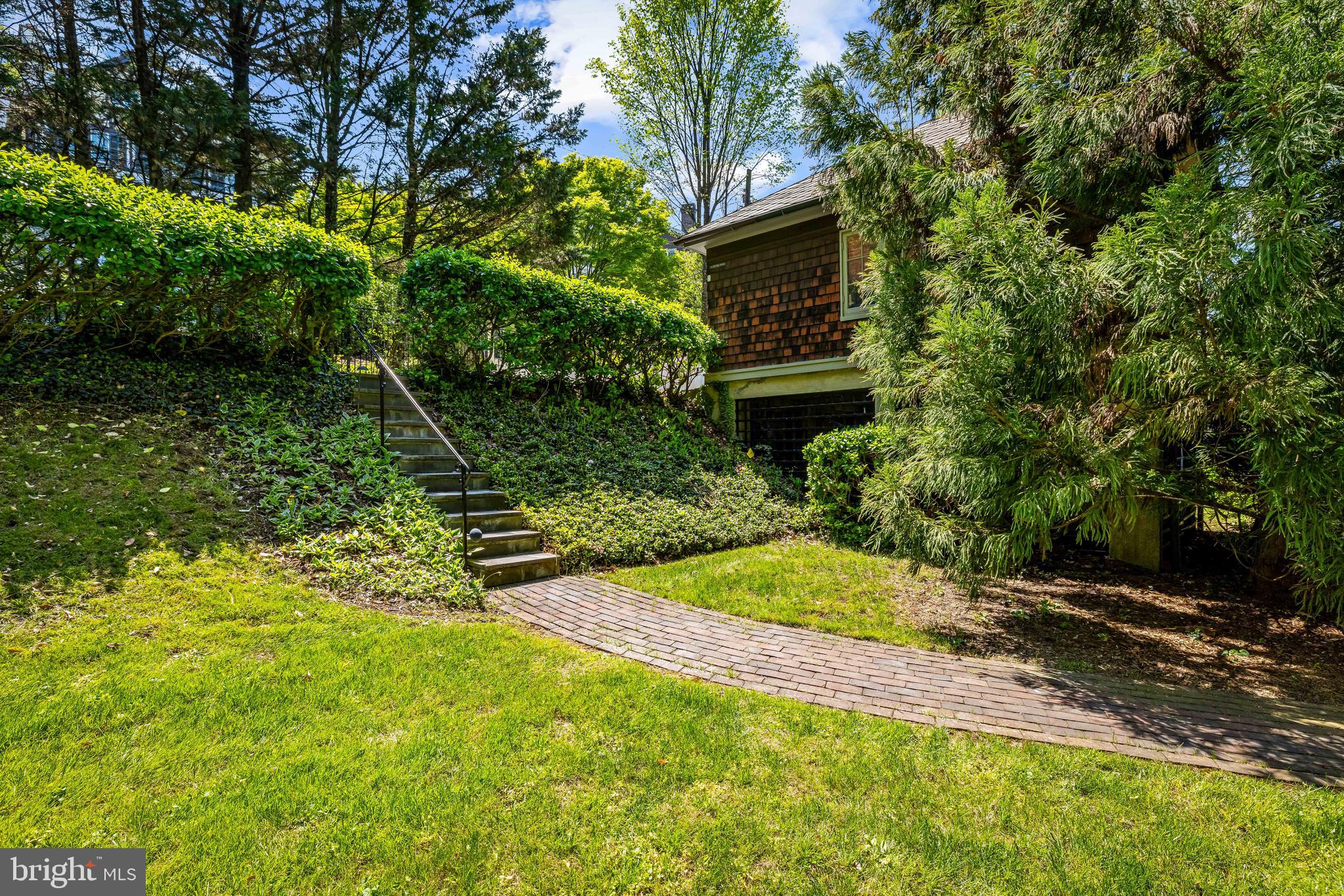 4 HILLSIDE ROAD