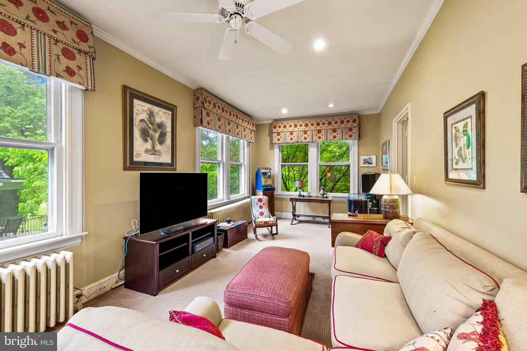 4 HILLSIDE ROAD