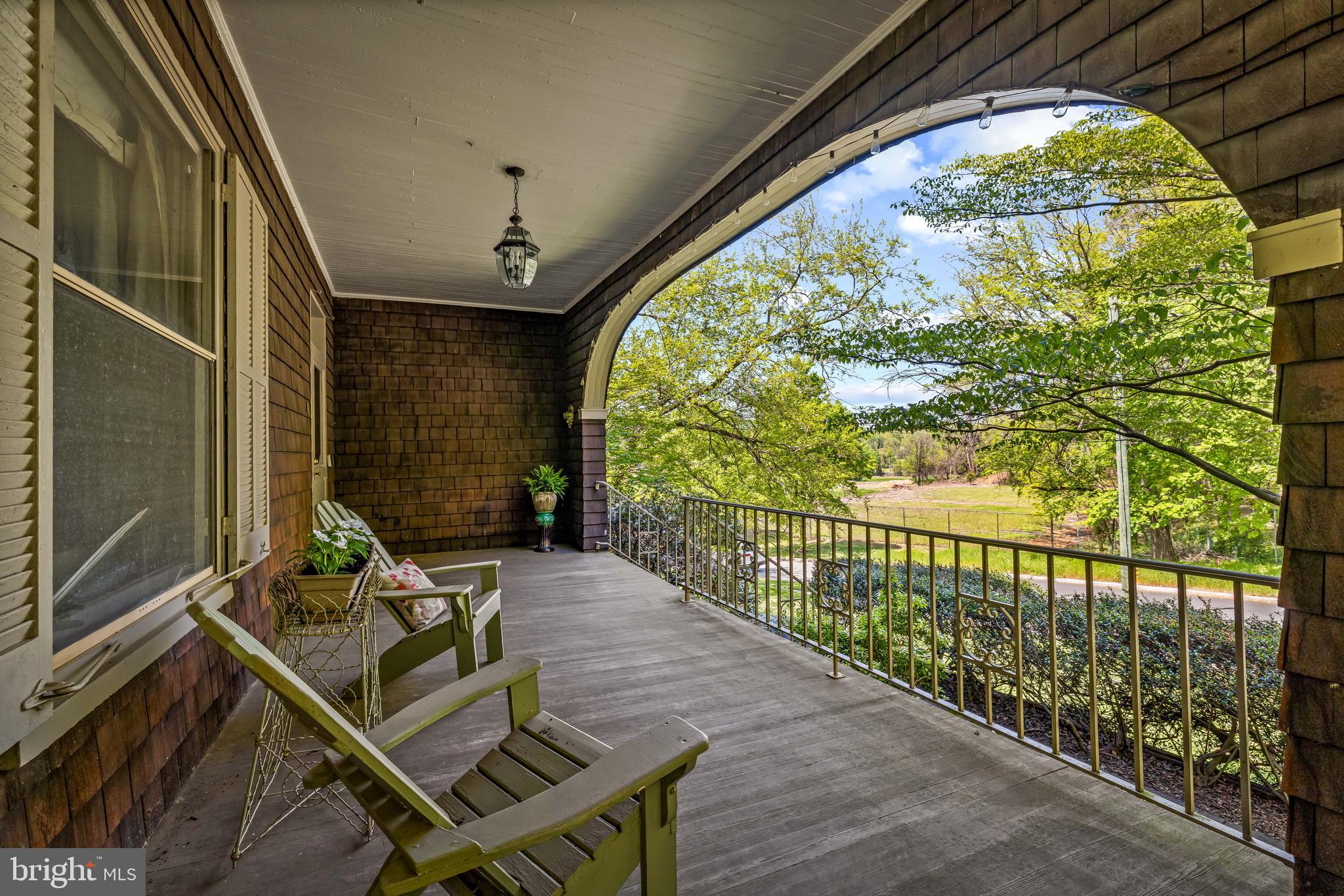 4 HILLSIDE ROAD