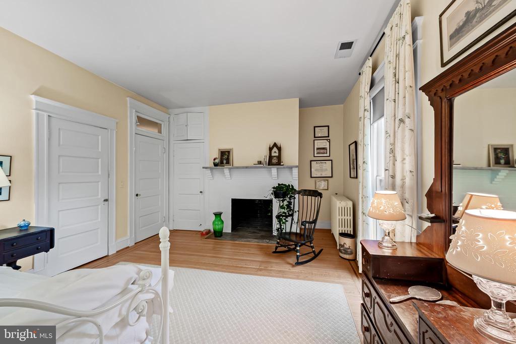 4 HILLSIDE ROAD
