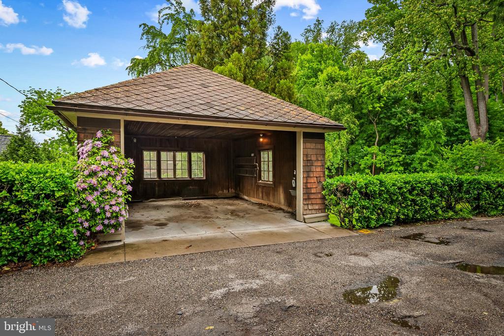 4 HILLSIDE ROAD