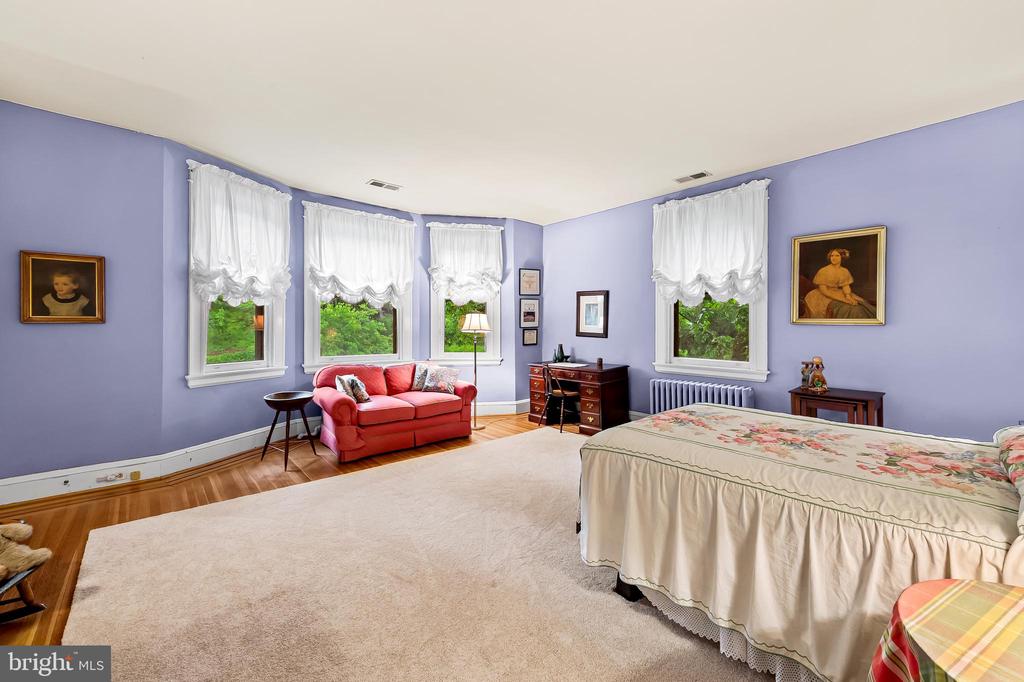 4 HILLSIDE ROAD