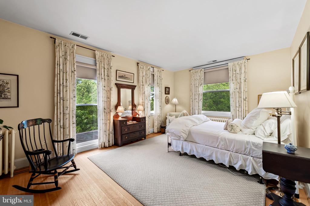 4 HILLSIDE ROAD