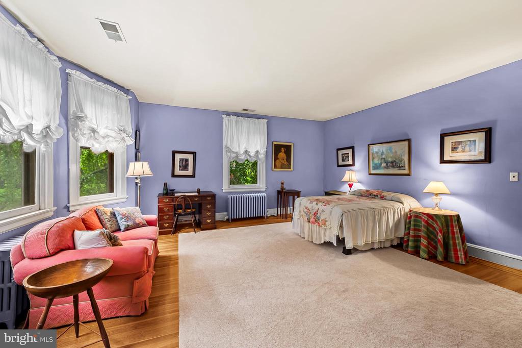 4 HILLSIDE ROAD