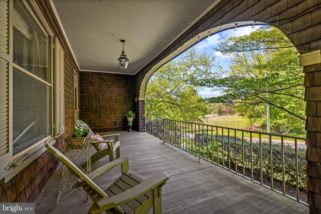 4 HILLSIDE ROAD