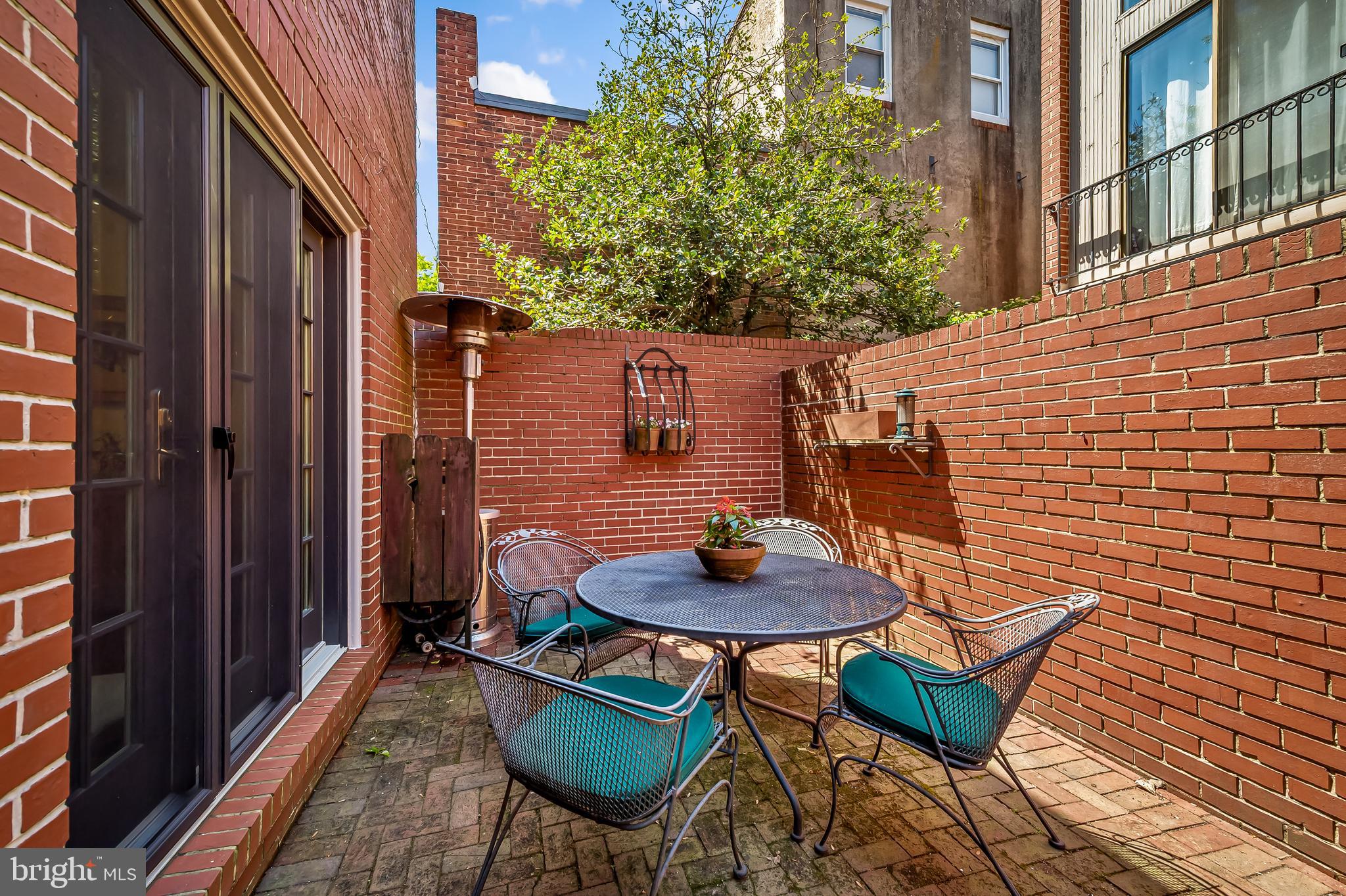 121 W LEE STREET W