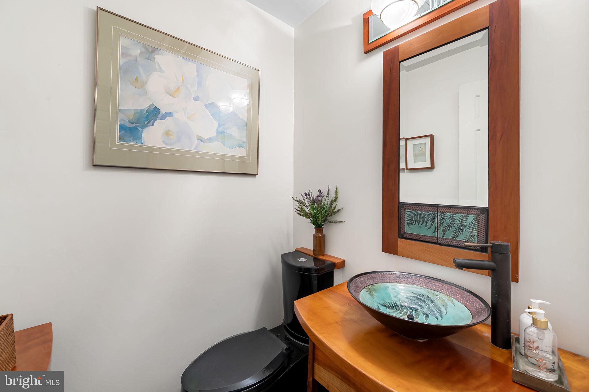 121 W LEE STREET W
