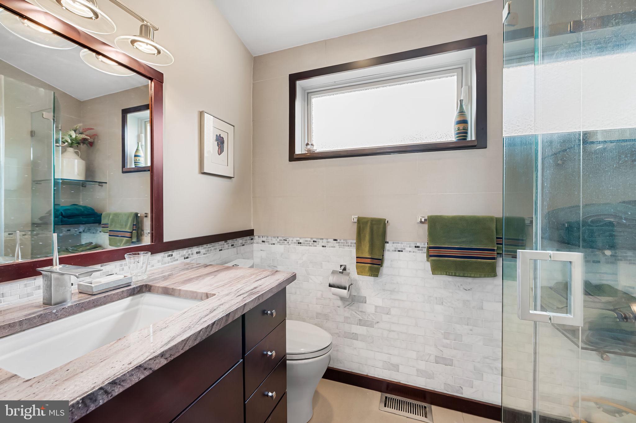 121 W LEE STREET W