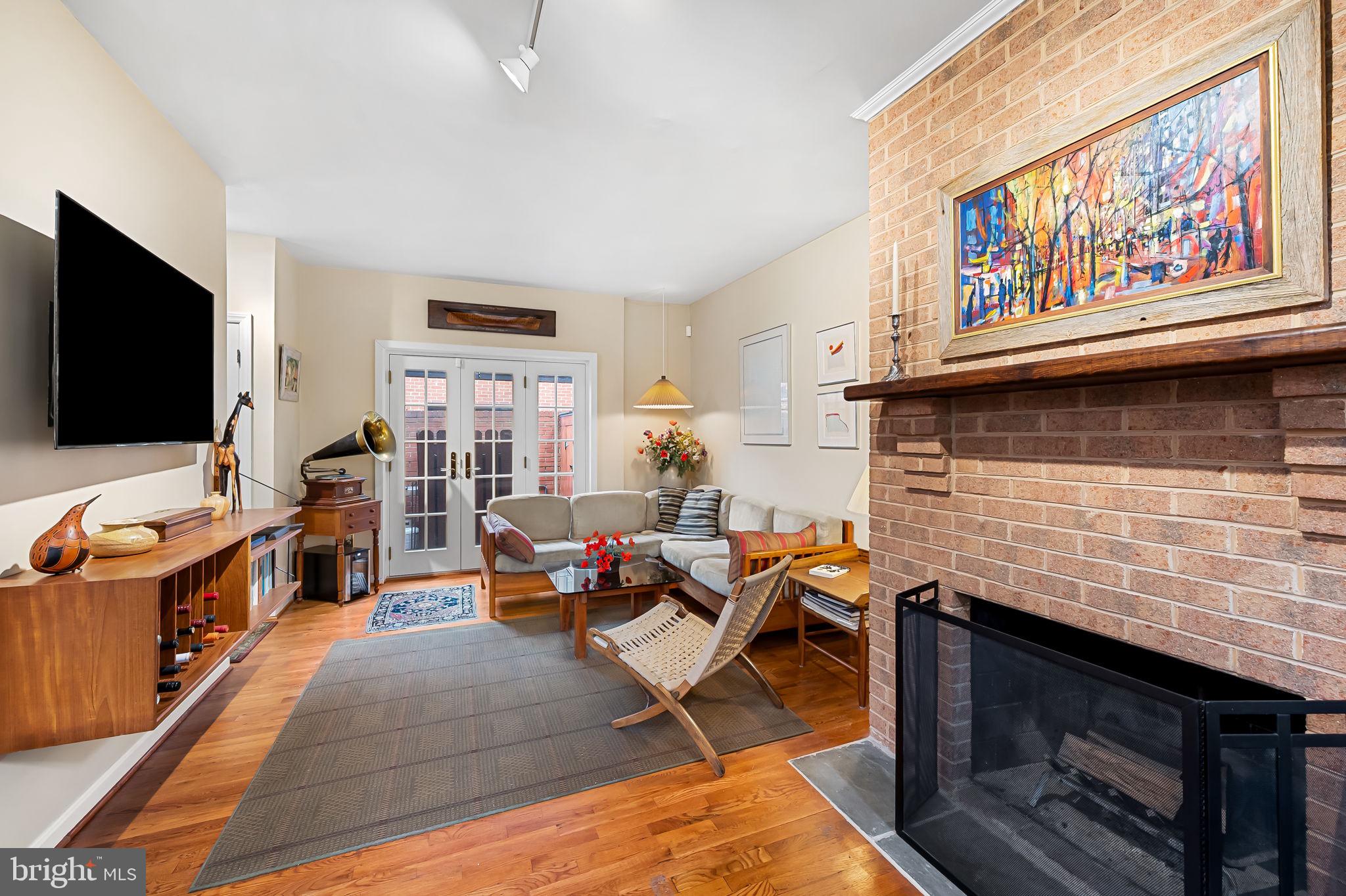 121 W LEE STREET W