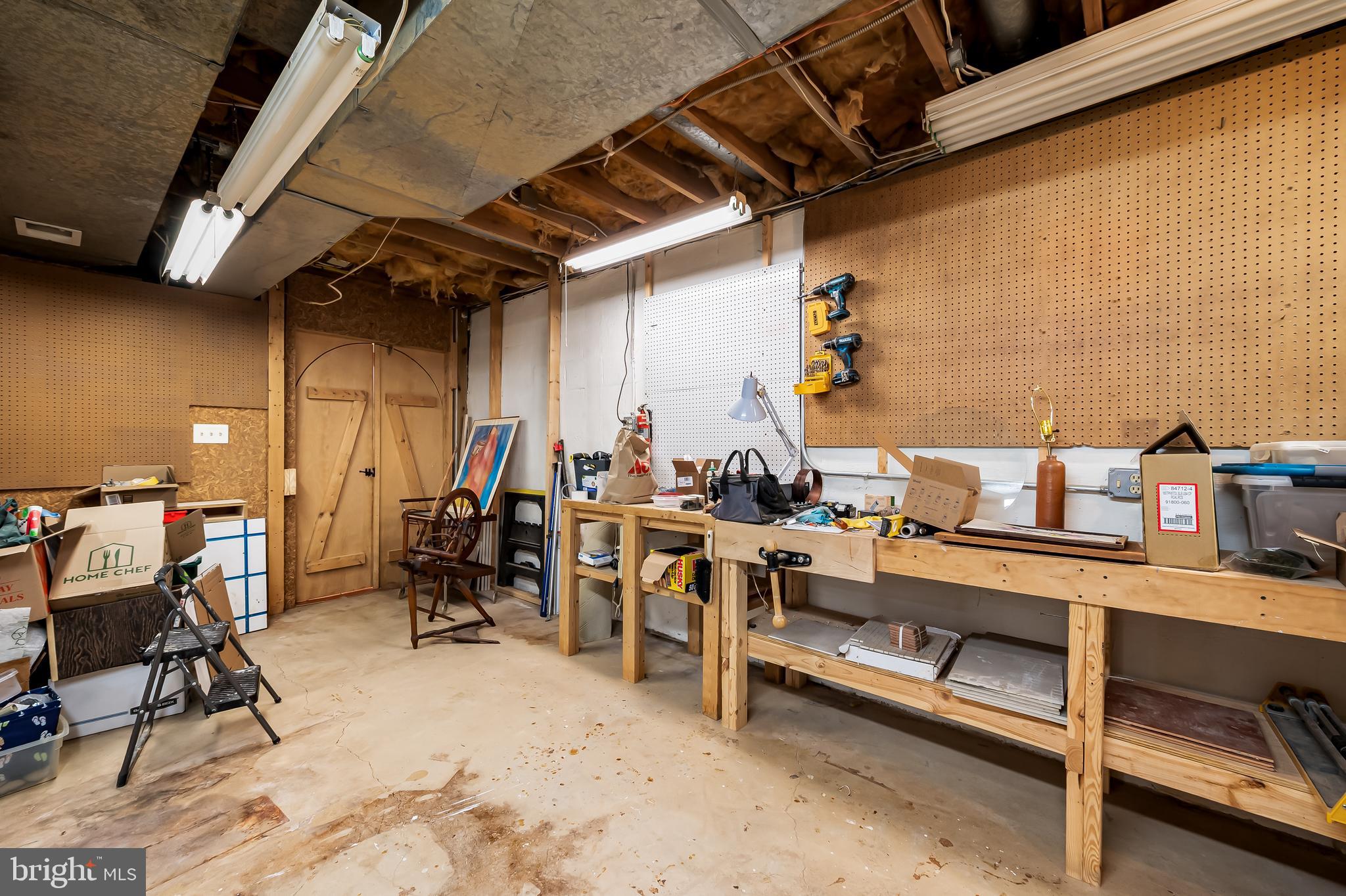 121 W LEE STREET W