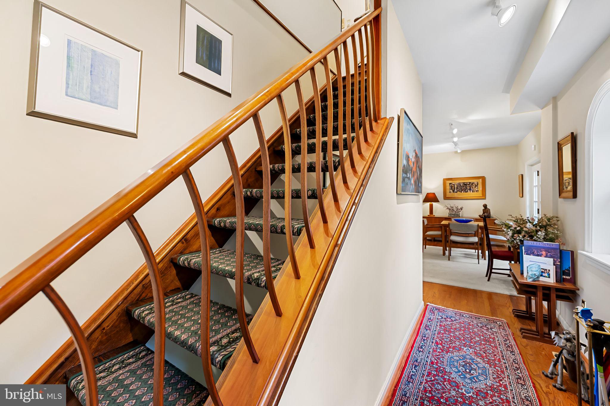 121 W LEE STREET W