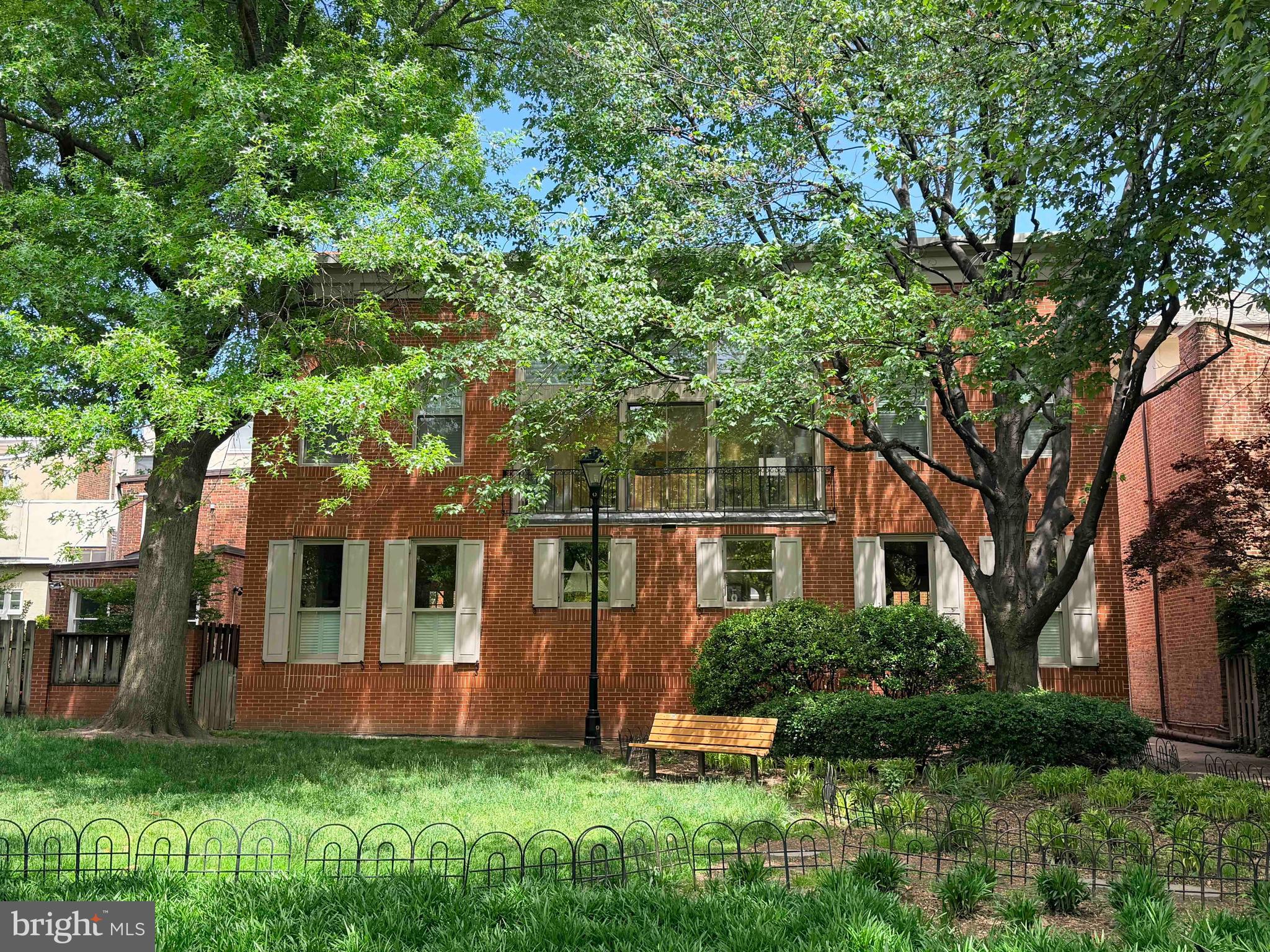 121 W LEE STREET W