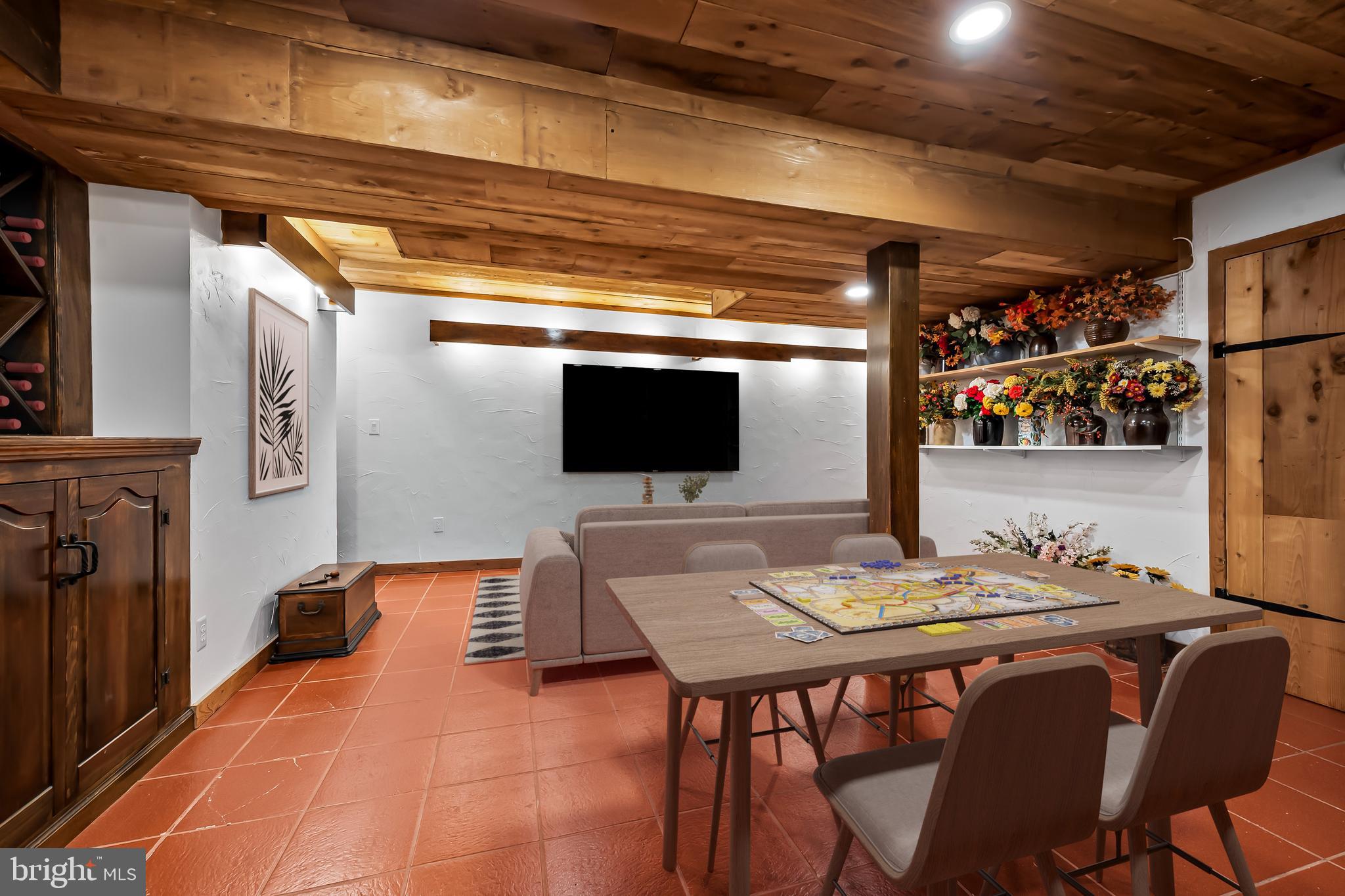 121 W LEE STREET W