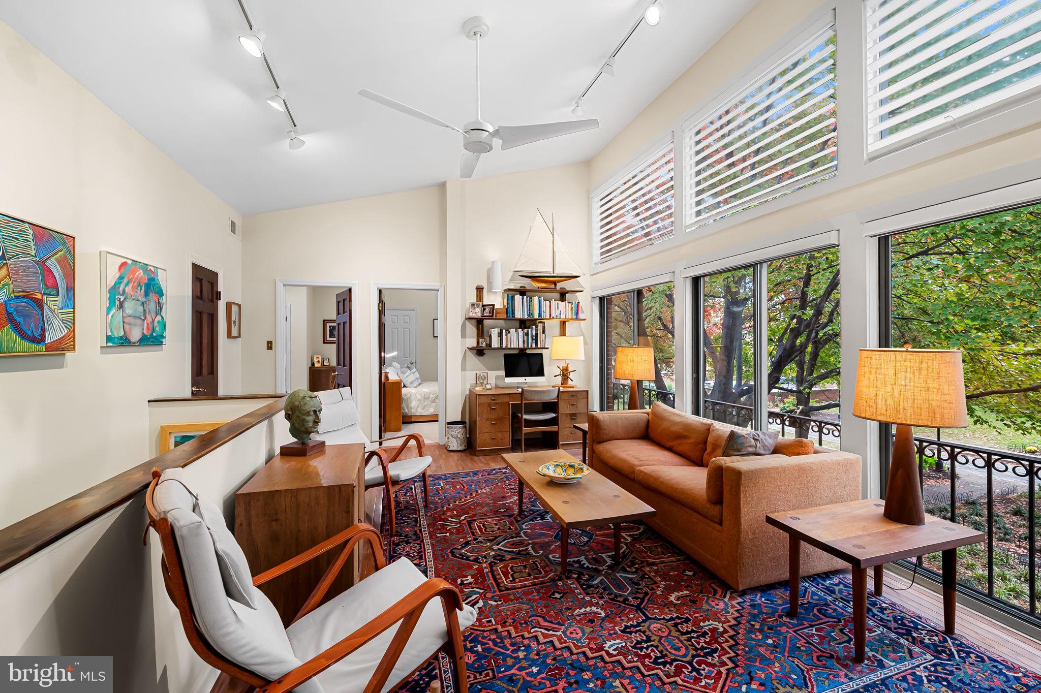 121 W LEE STREET W