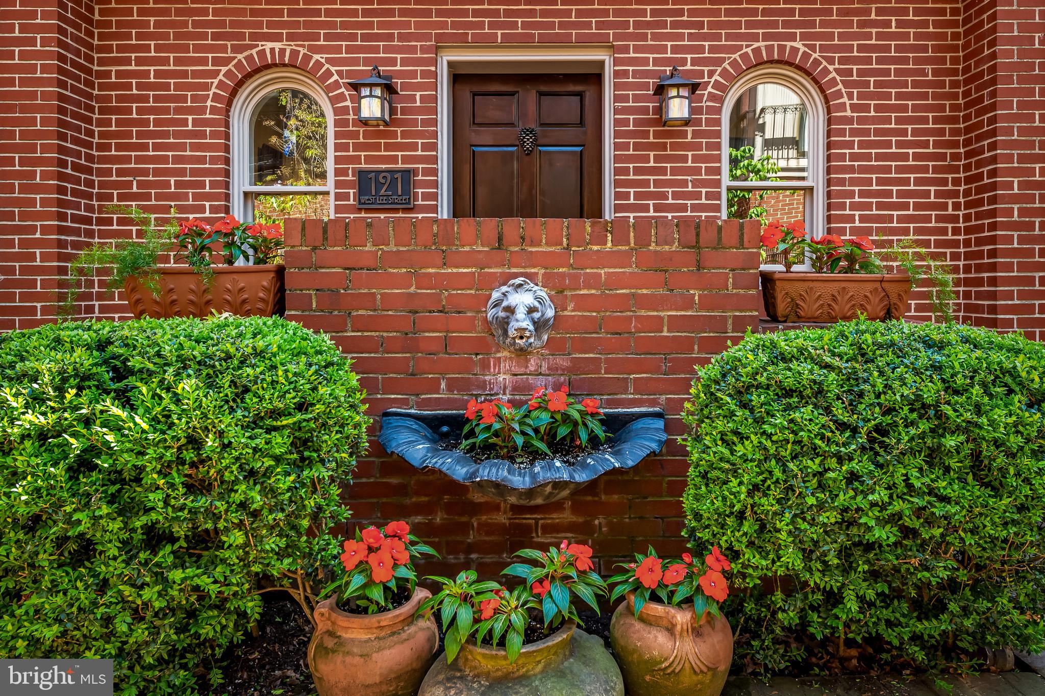 121 W LEE STREET W