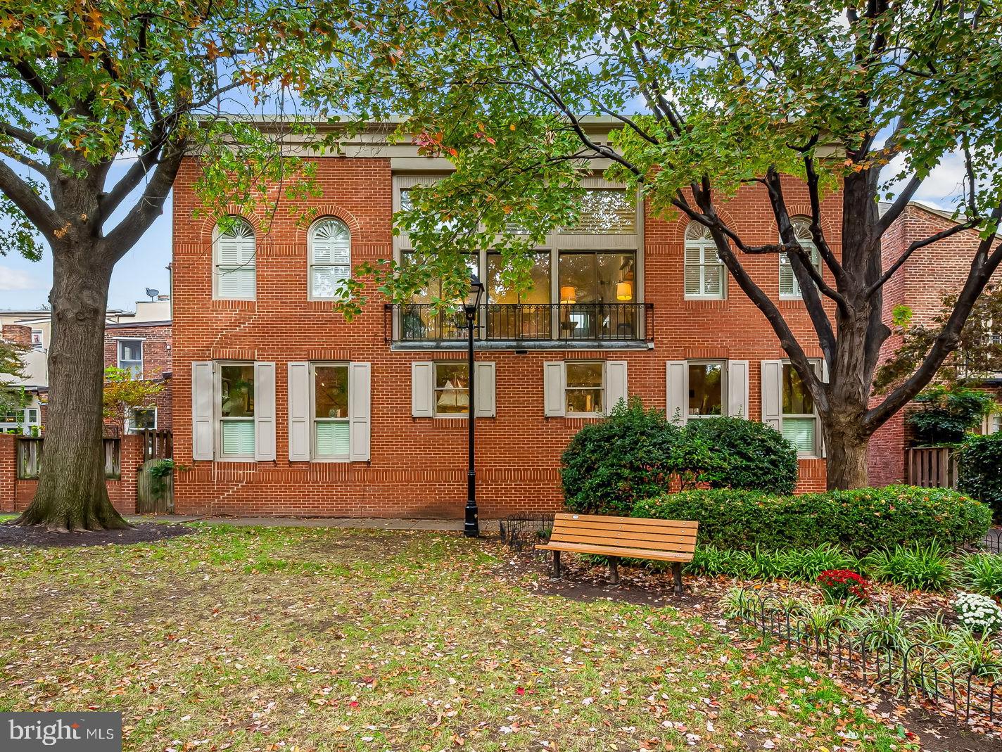 121 W LEE STREET W