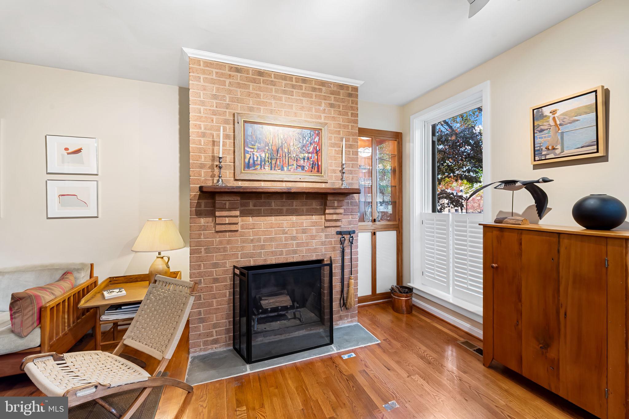 121 W LEE STREET W