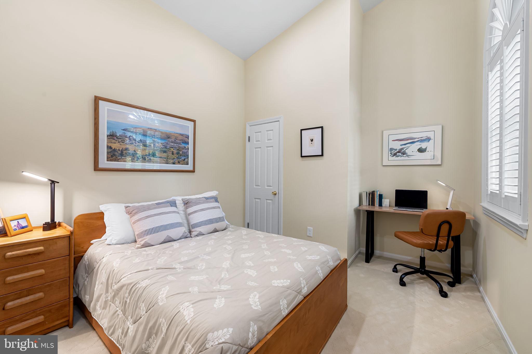 121 W LEE STREET W