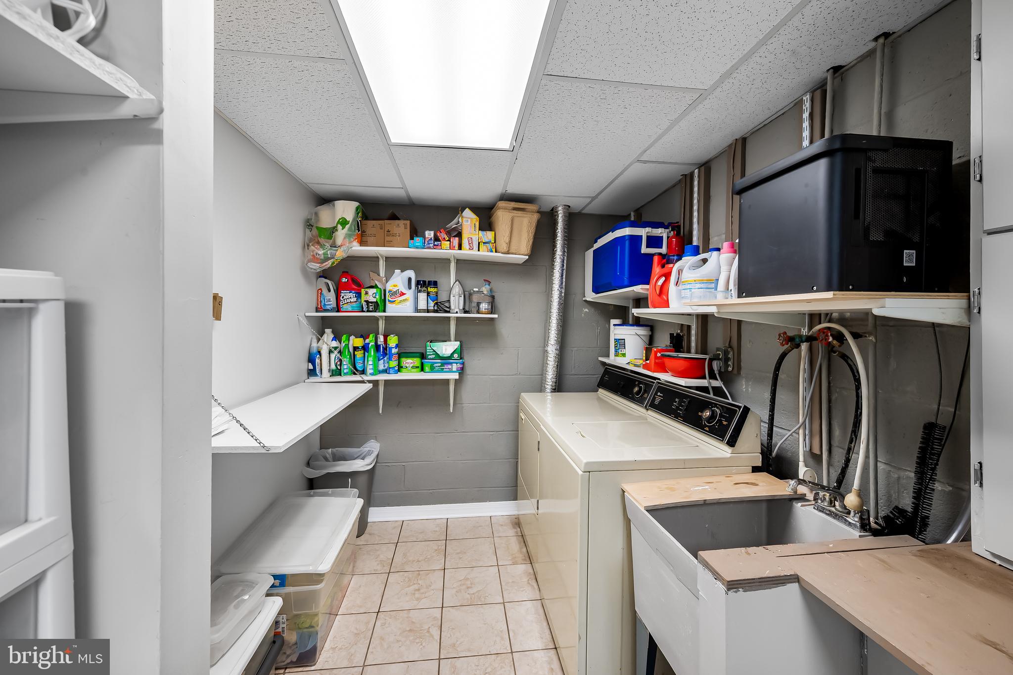121 W LEE STREET W