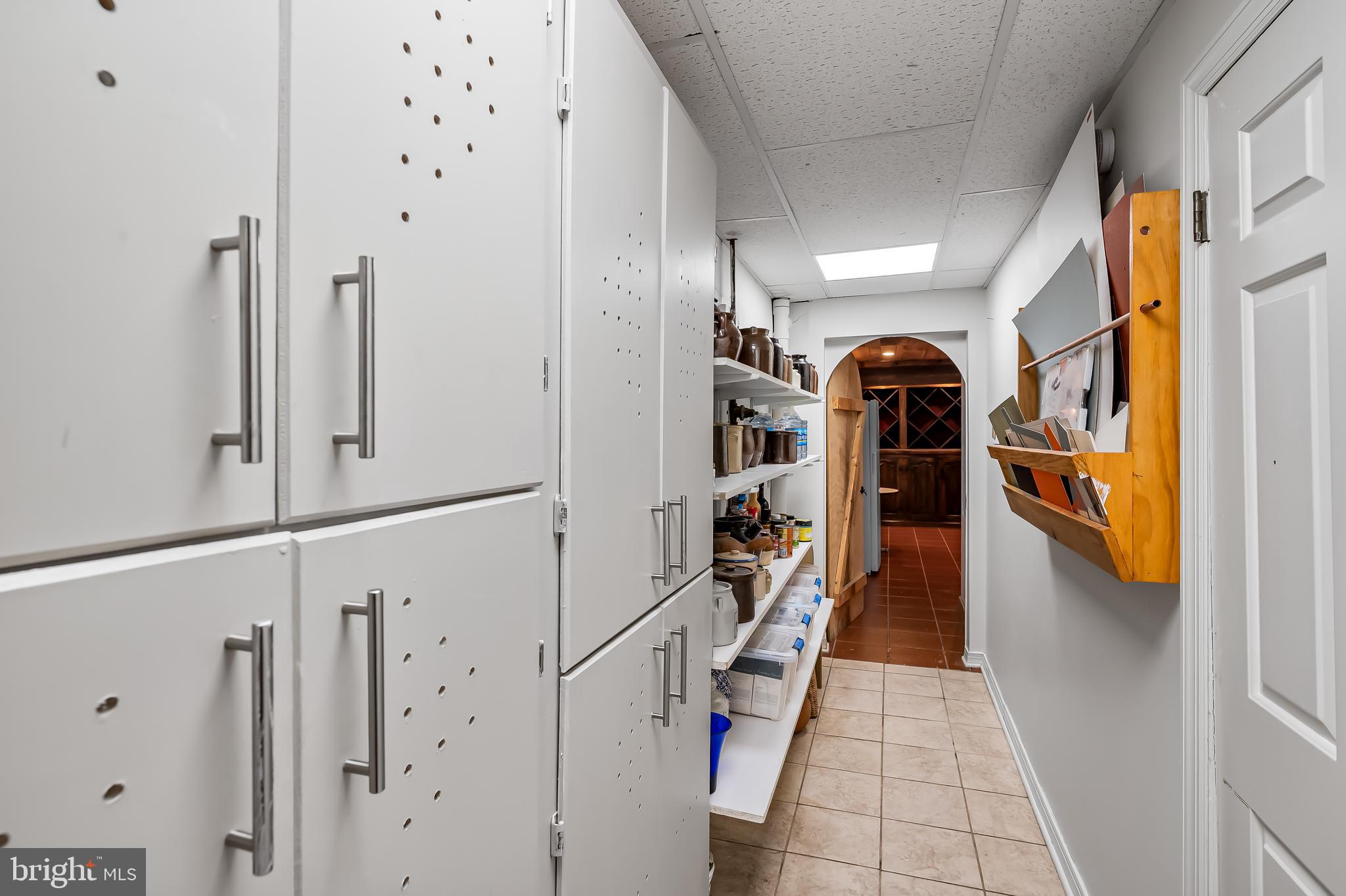 121 W LEE STREET W