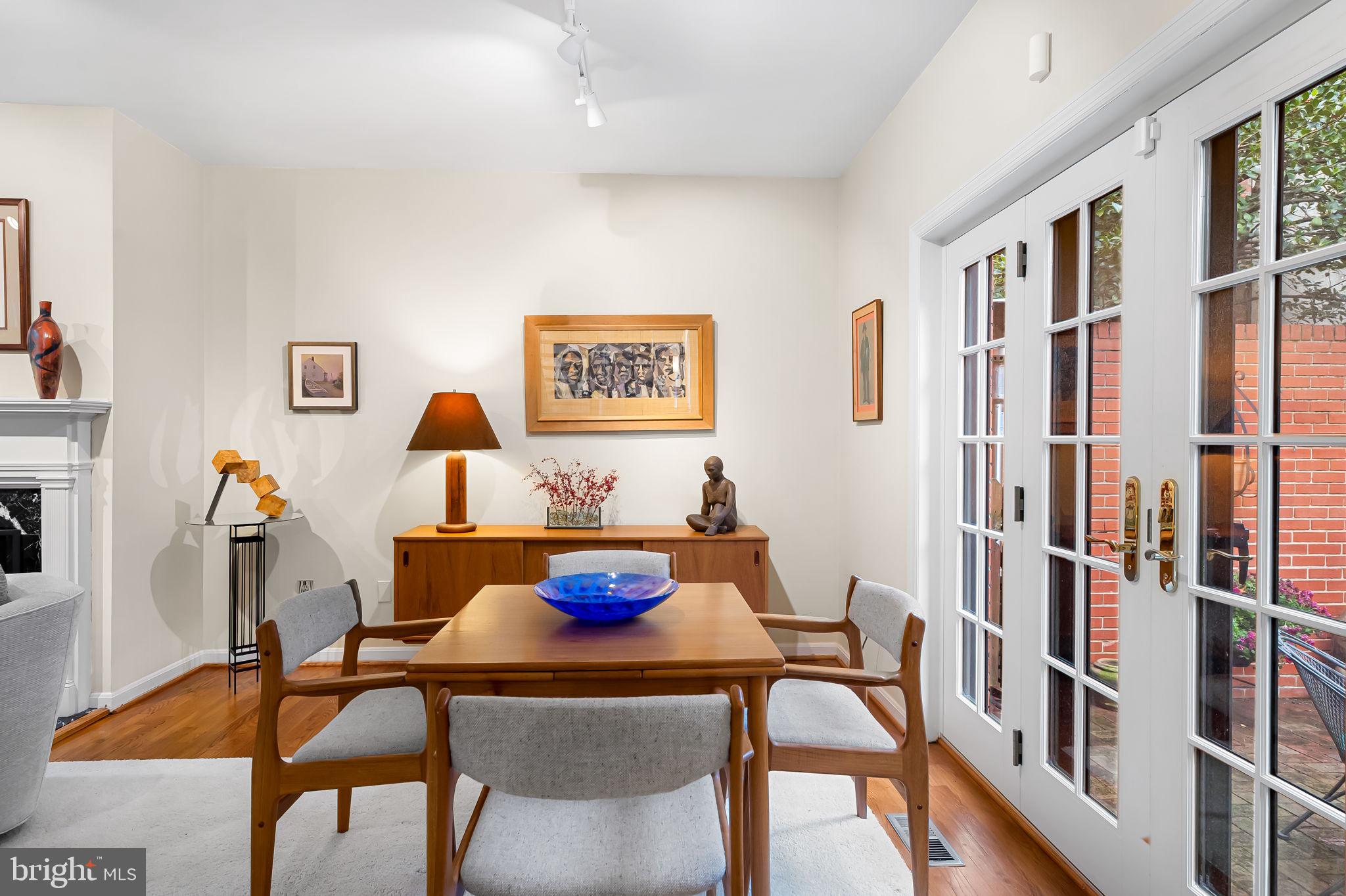 121 W LEE STREET W