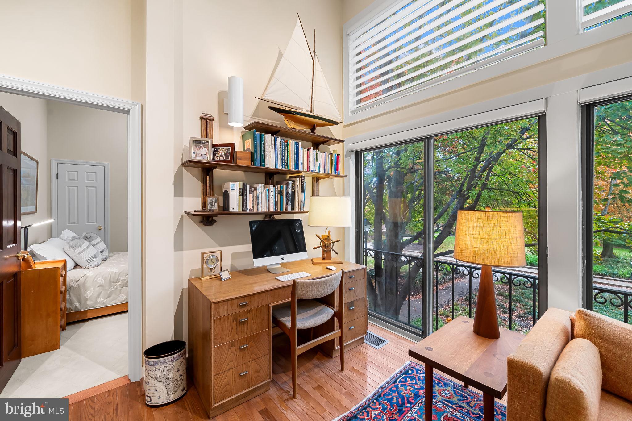 121 W LEE STREET W