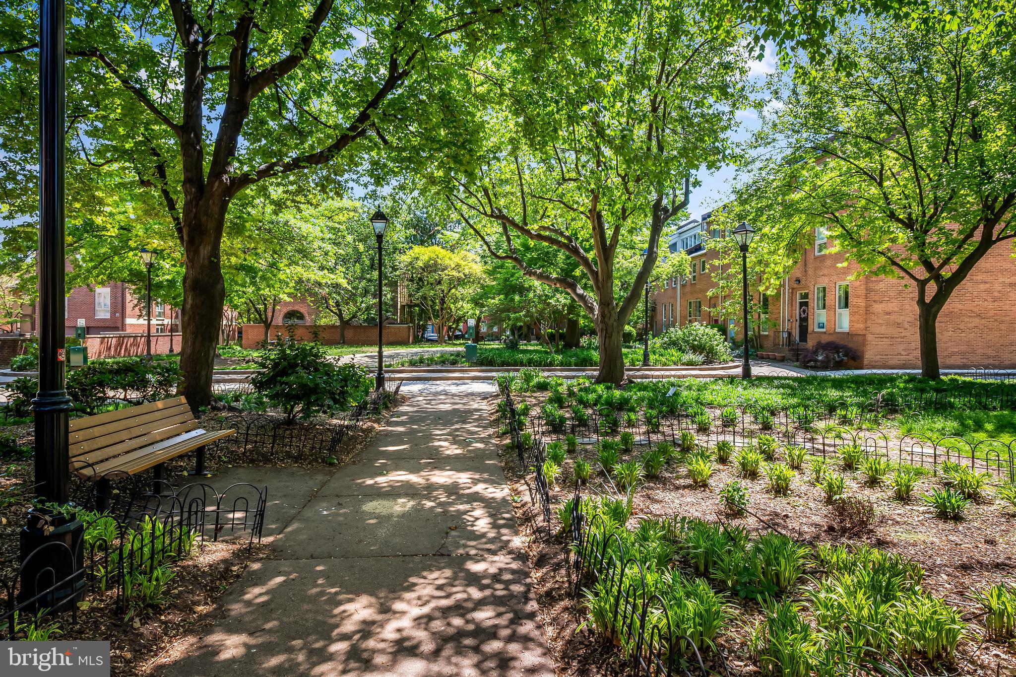 121 W LEE STREET W