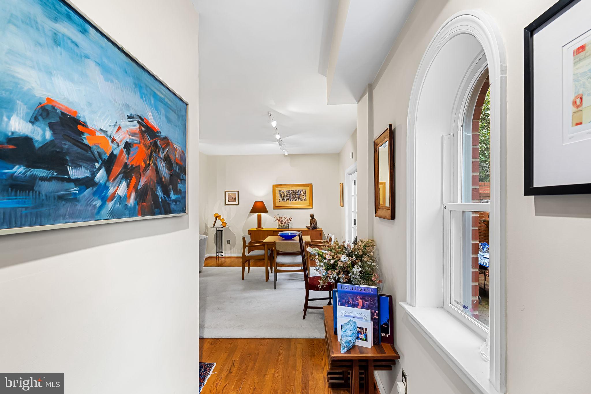 121 W LEE STREET W