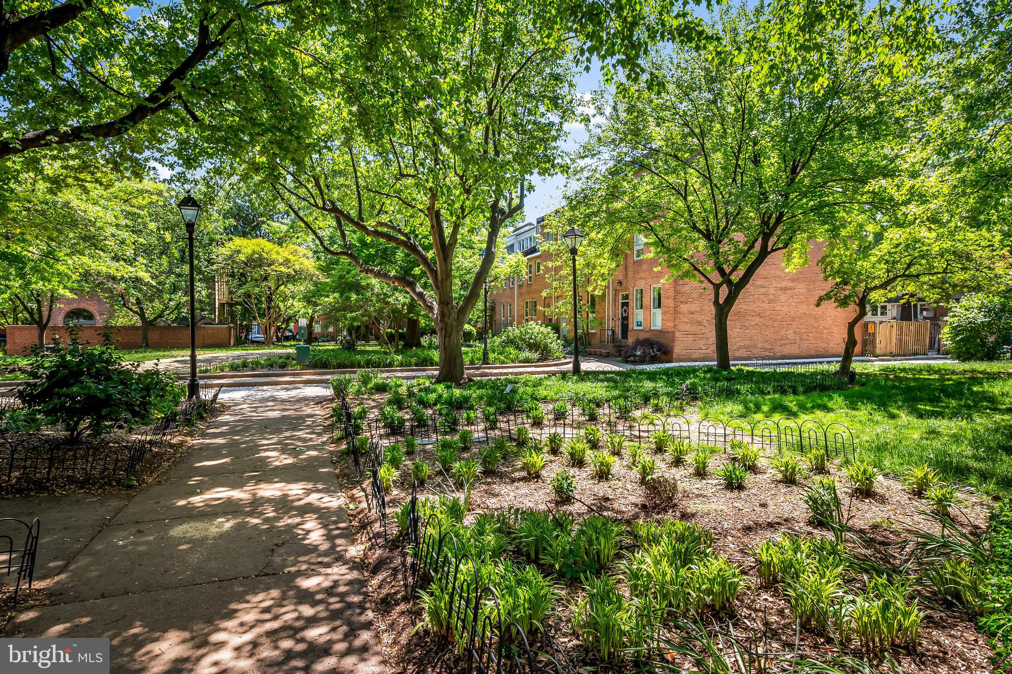 121 W LEE STREET W