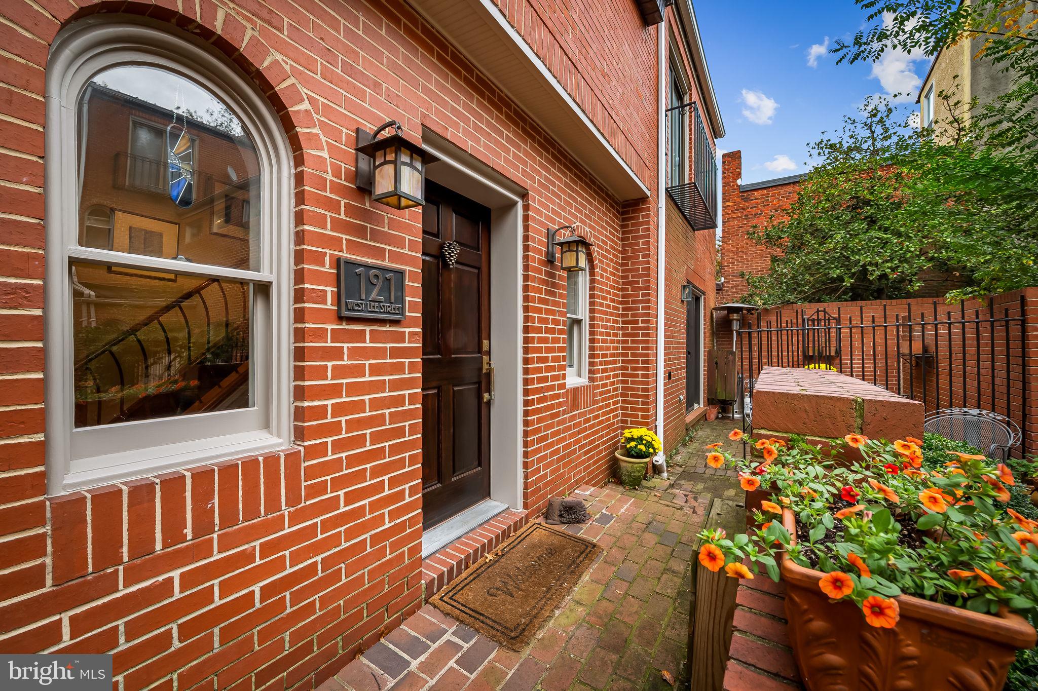 121 W LEE STREET W