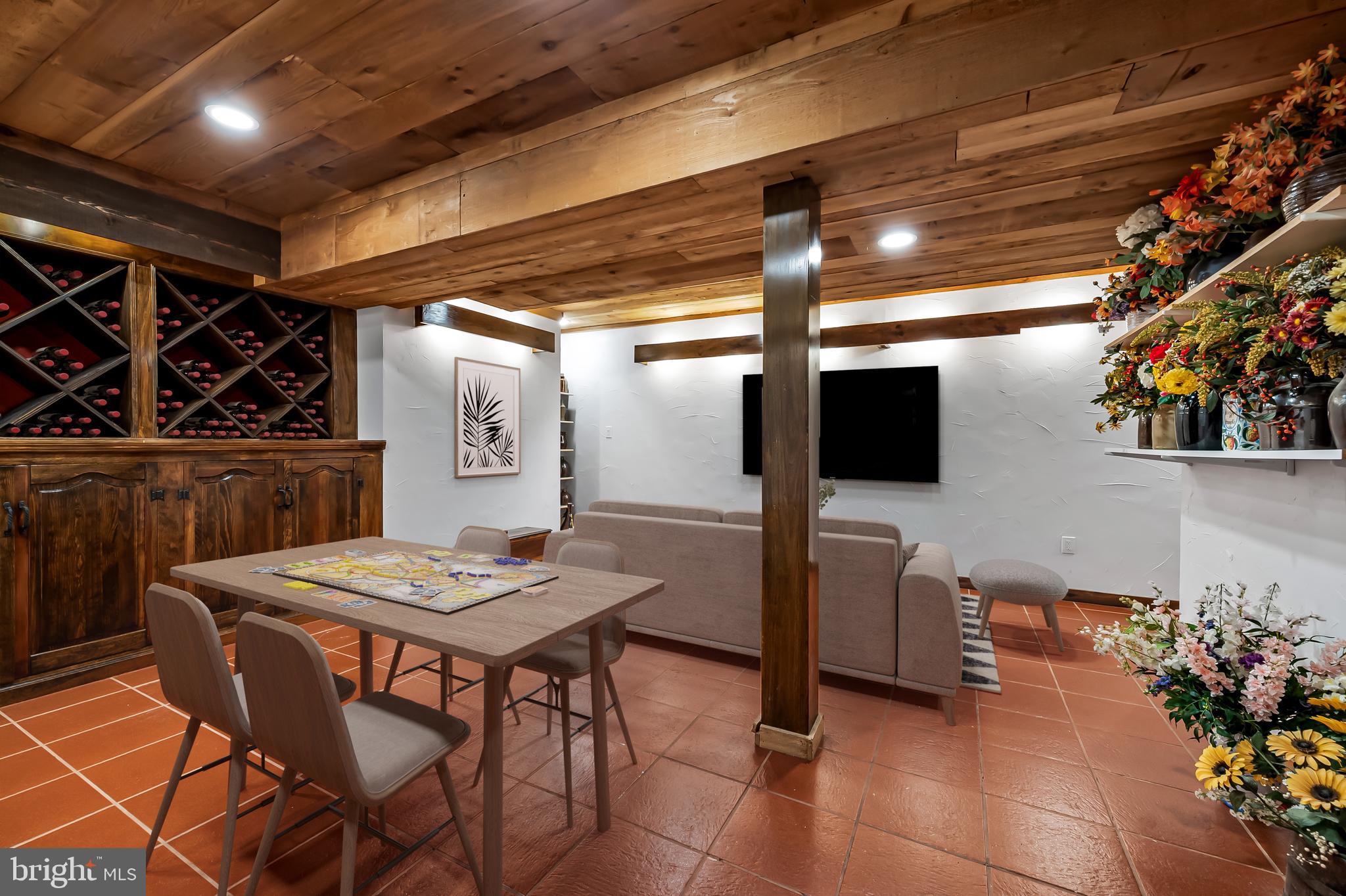 121 W LEE STREET W