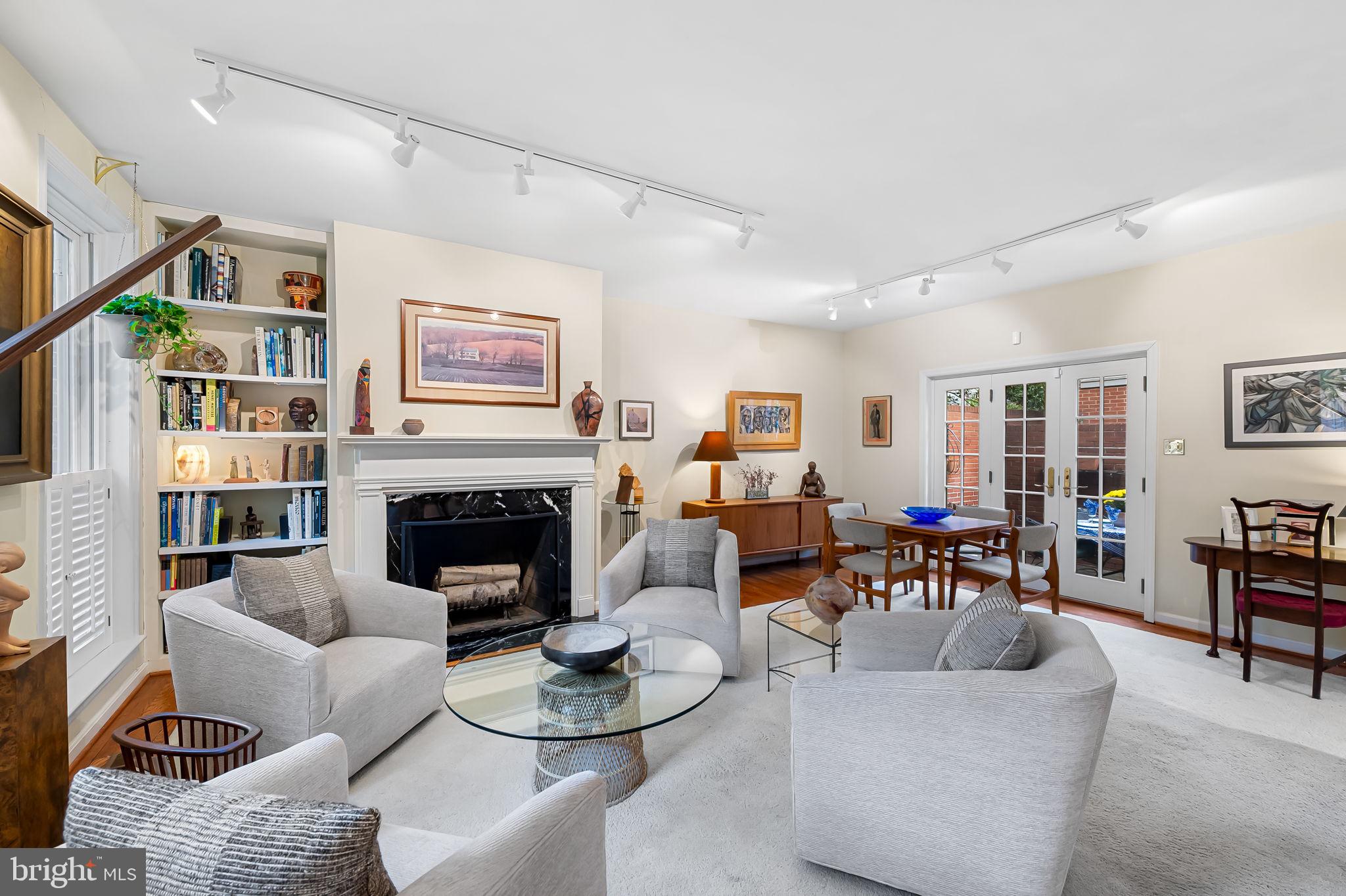 121 W LEE STREET W