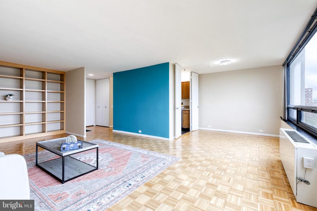 4000 N CHARLES STREET N Unit: 903