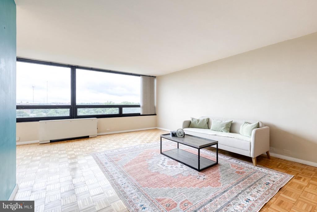 4000 N CHARLES STREET N Unit: 903