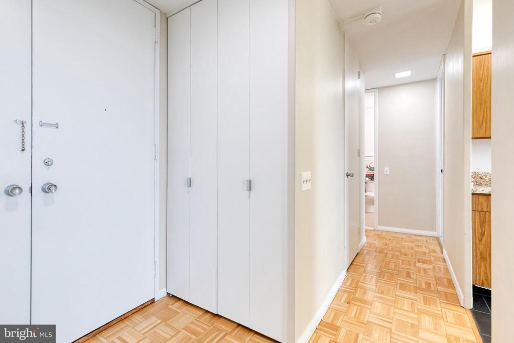 4000 N CHARLES STREET N Unit: 903