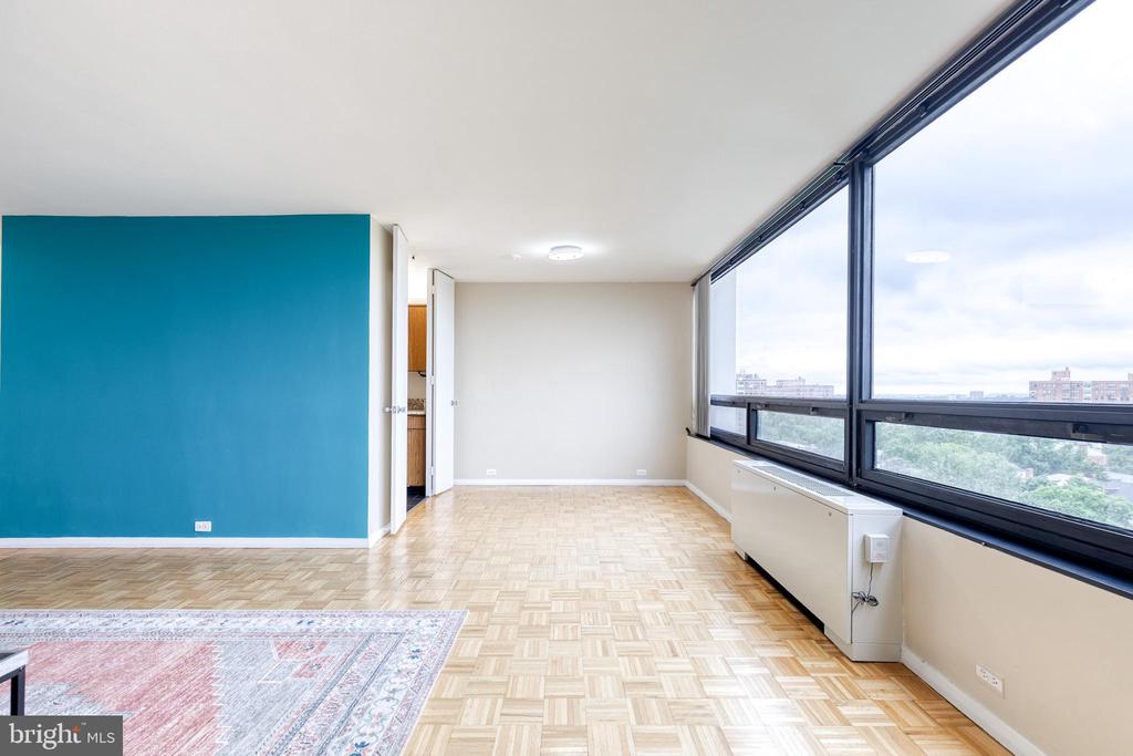 4000 N CHARLES STREET N Unit: 903