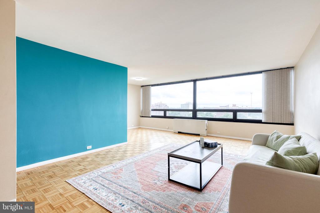 4000 N CHARLES STREET N Unit: 903