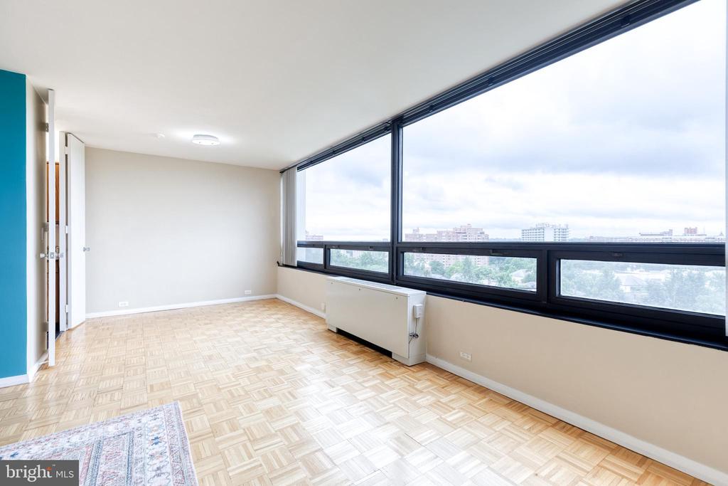 4000 N CHARLES STREET N Unit: 903