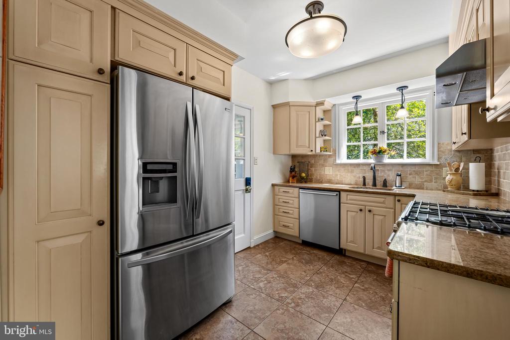 330 BROADMOOR ROAD