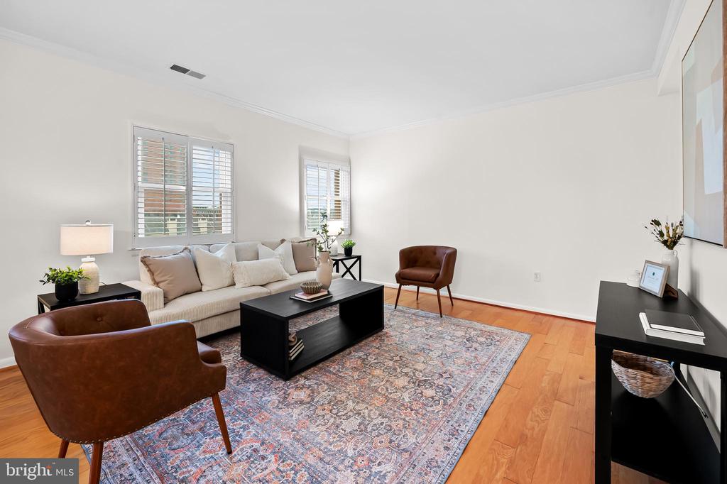123 W BARRE STREET W Unit: 402