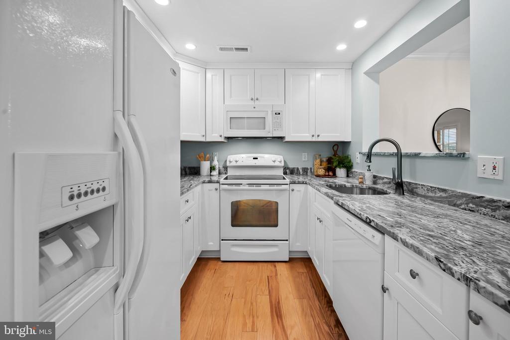 123 W BARRE STREET W Unit: 402