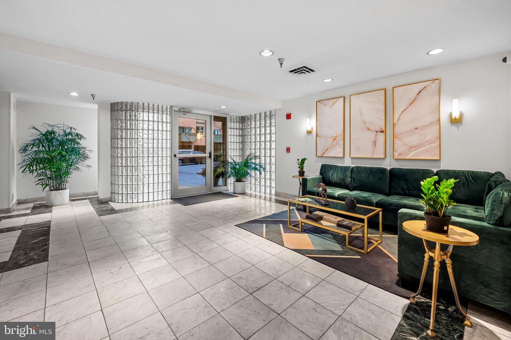 123 W BARRE STREET W Unit: 402