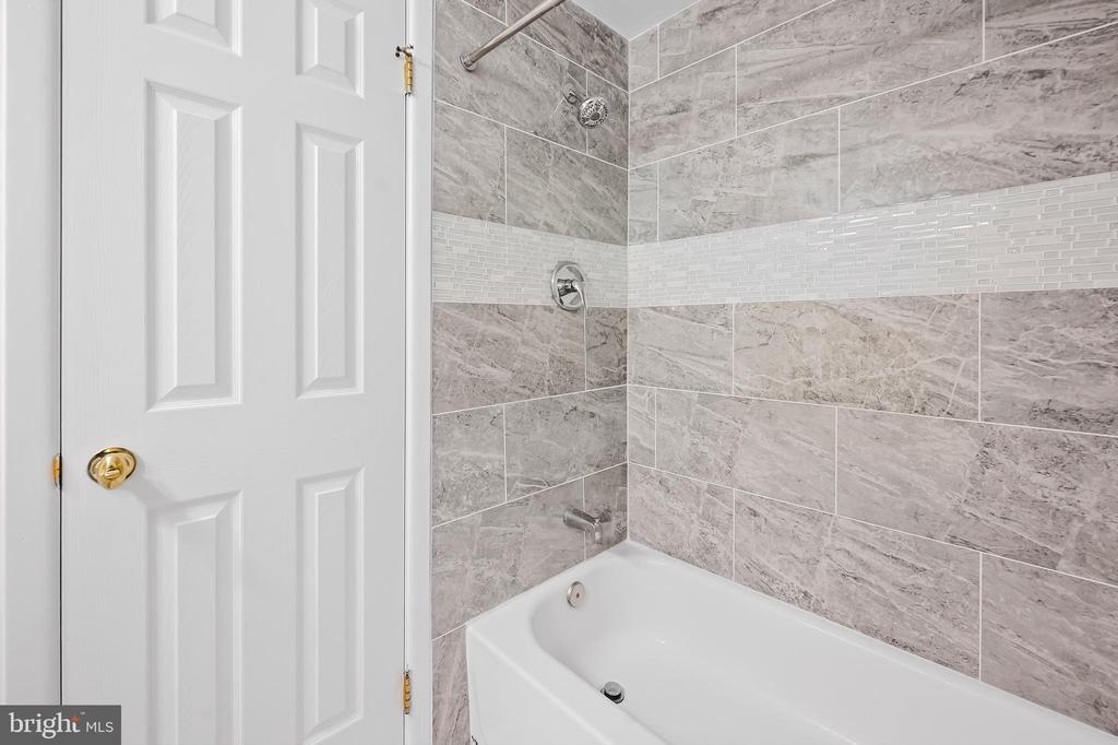 123 W BARRE STREET W Unit: 402