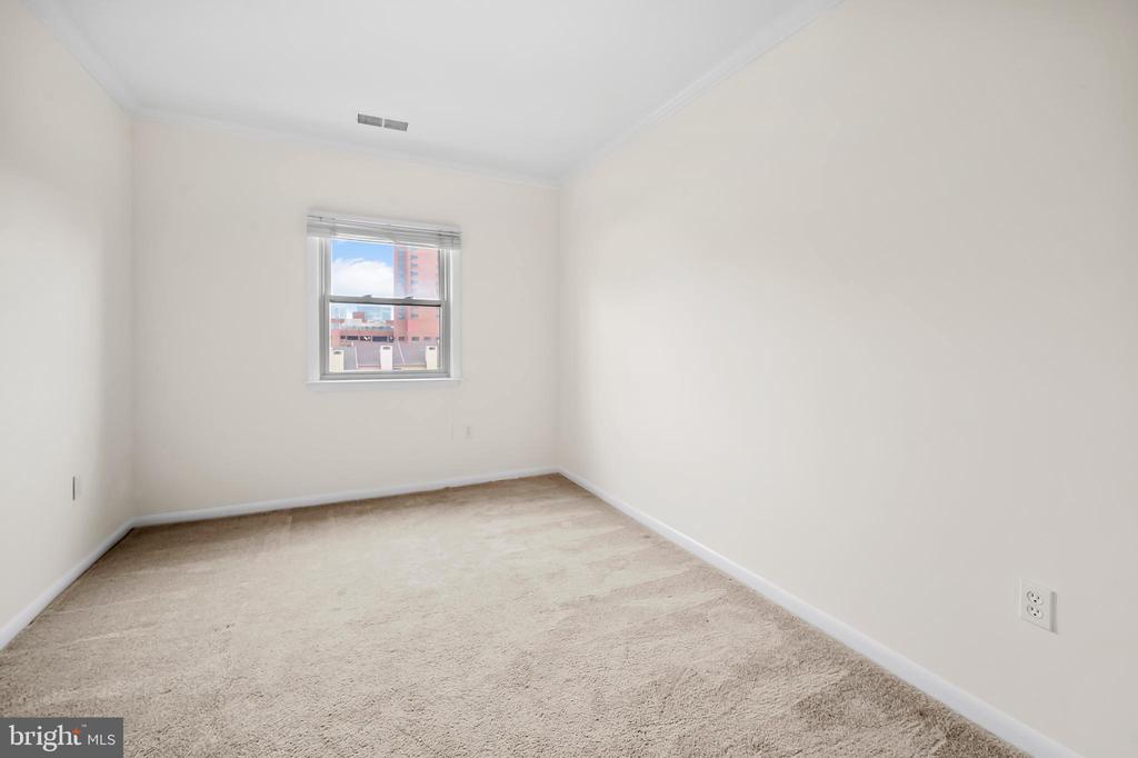 123 W BARRE STREET W Unit: 402